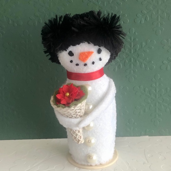 Snowman woman Art Doll with Poinsettia hand-sewn - Picture 6 of 6